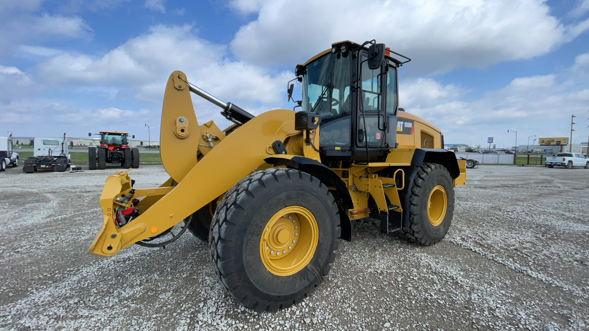 2019 CAT 938M